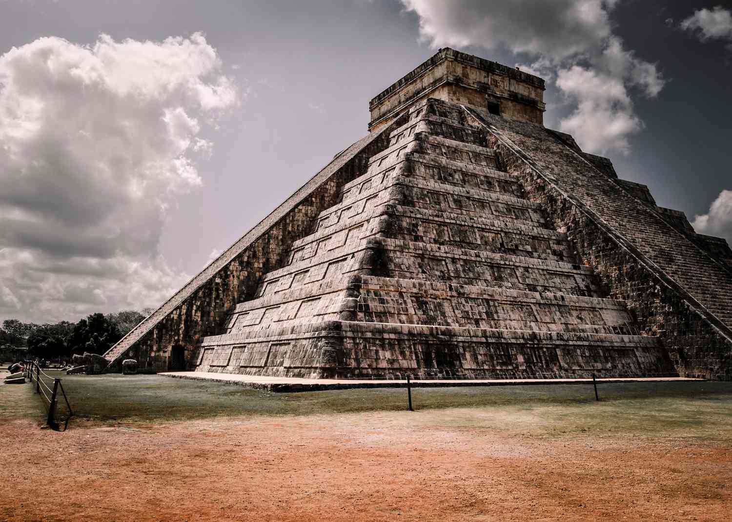 What is architecture of Mayan civilization known for? (Key features and significance)