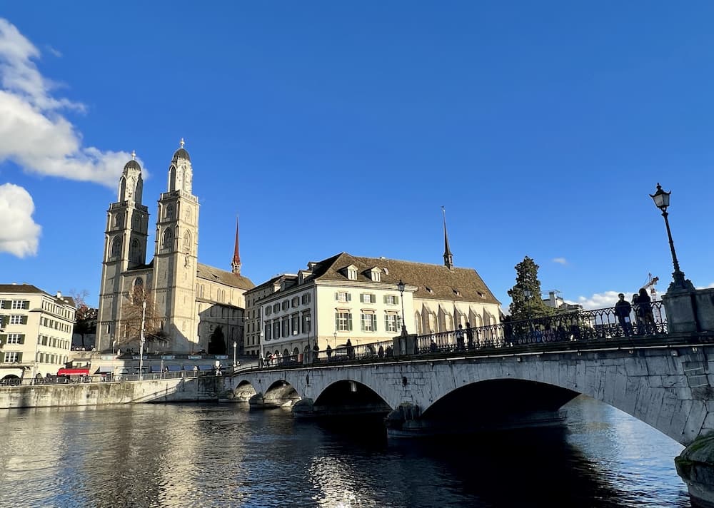 Entry cost for Grossmunster Church Zurich? Free hours and price guide today.