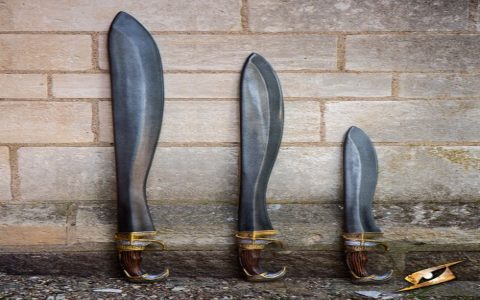 How to Use Falcata Sword Basic Techniques for Starters