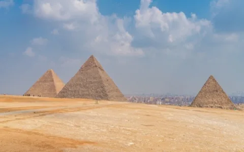 how long did it take to build the egyptian pyramids learn the fascinating history